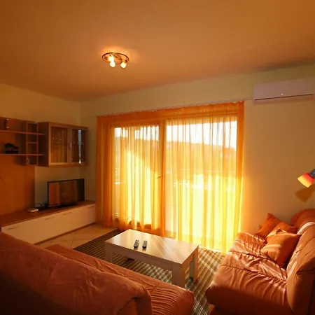 Apartment Dina