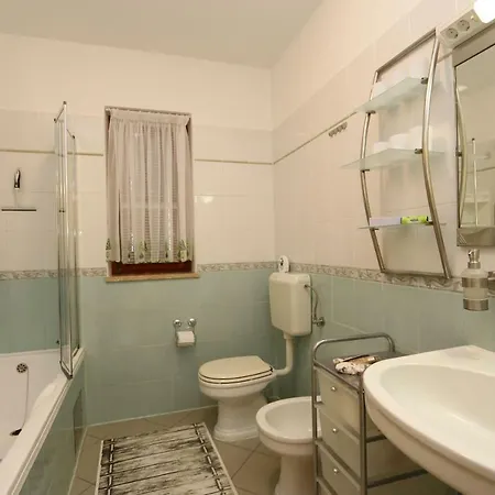 Apartment Dina *