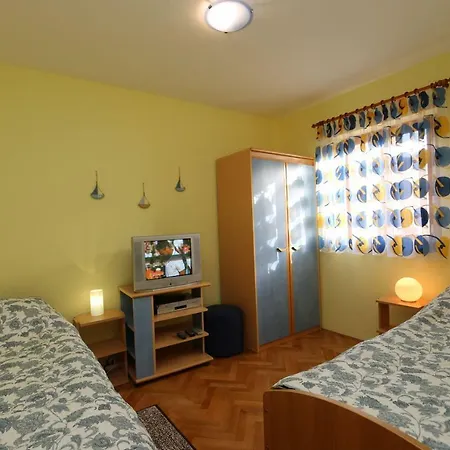Apartment Dina *